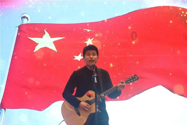 记者：西汉姆与曼城商谈租借菲利普斯，曼城未要求强制买断